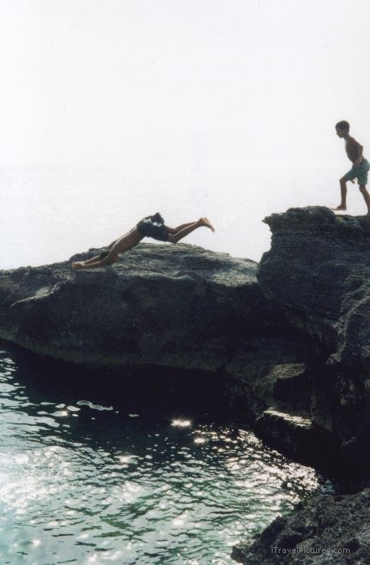 Cocodrilo children diving boy boys